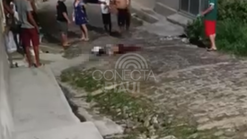 Mulher é morta com vários tiros e corpo fica estendido no meio da rua em Floriano (Foto: Reprodução)