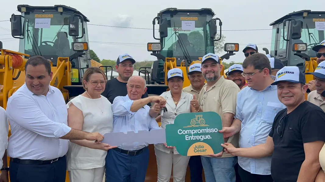 Municípios do Piauí recebem máquinas do PROMAQ para fortalecer infraestrutura