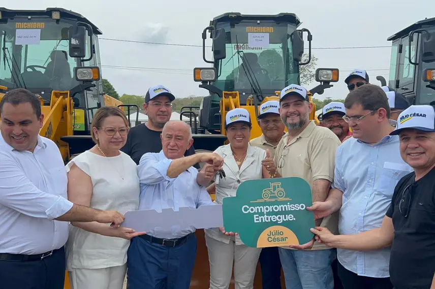 Municípios do Piauí recebem máquinas do PROMAQ para fortalecer infraestrutura