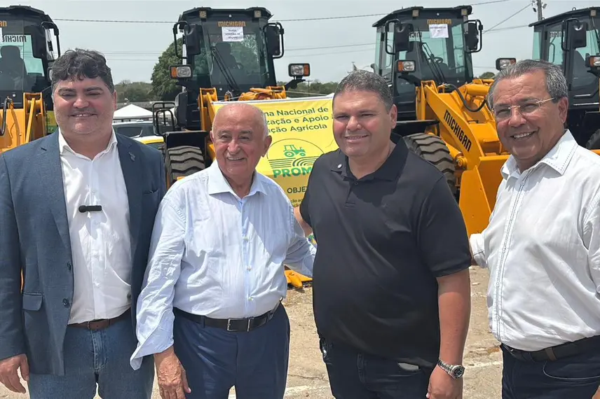 Municípios do Piauí recebem máquinas do PROMAQ para fortalecer infraestrutura