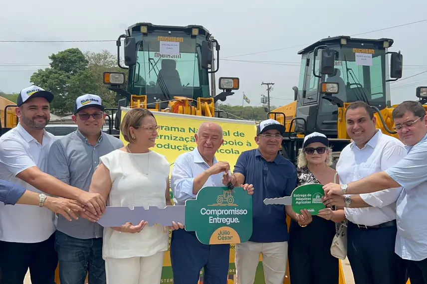 Municípios do Piauí recebem máquinas do PROMAQ para fortalecer infraestrutura