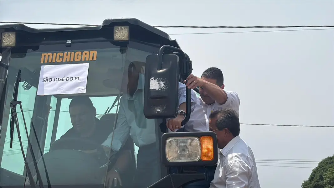 Municípios do Piauí recebem máquinas do PROMAQ para fortalecer infraestrutura