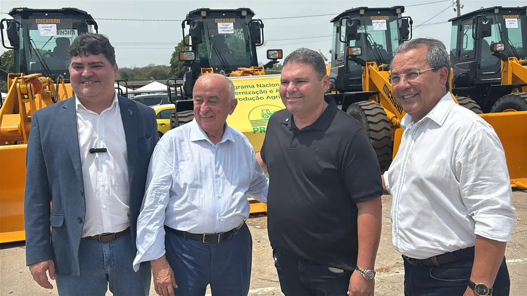 Municípios do Piauí recebem máquinas do PROMAQ para fortalecer infraestrutura