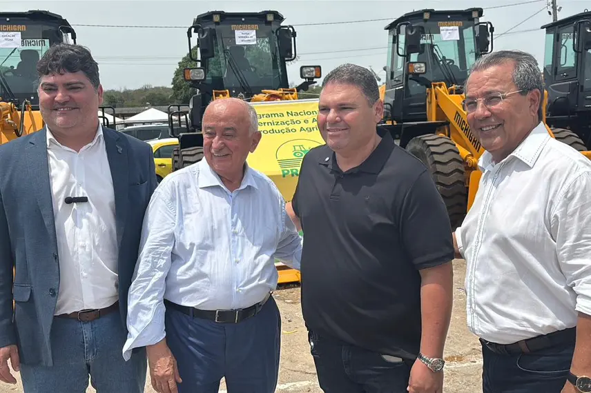 Municípios do Piauí recebem máquinas do PROMAQ para fortalecer infraestrutura
