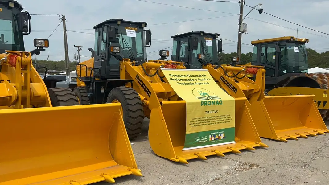 Municípios do Piauí recebem máquinas do PROMAQ para fortalecer infraestrutura