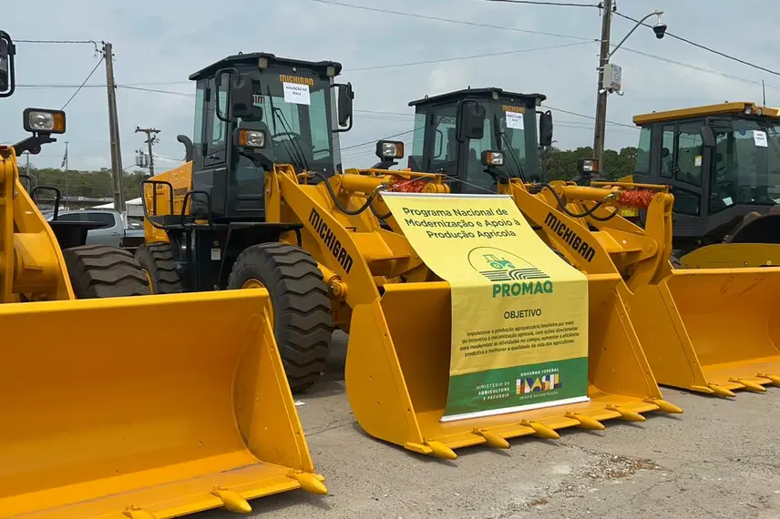 Municípios do Piauí recebem máquinas do PROMAQ para fortalecer infraestrutura