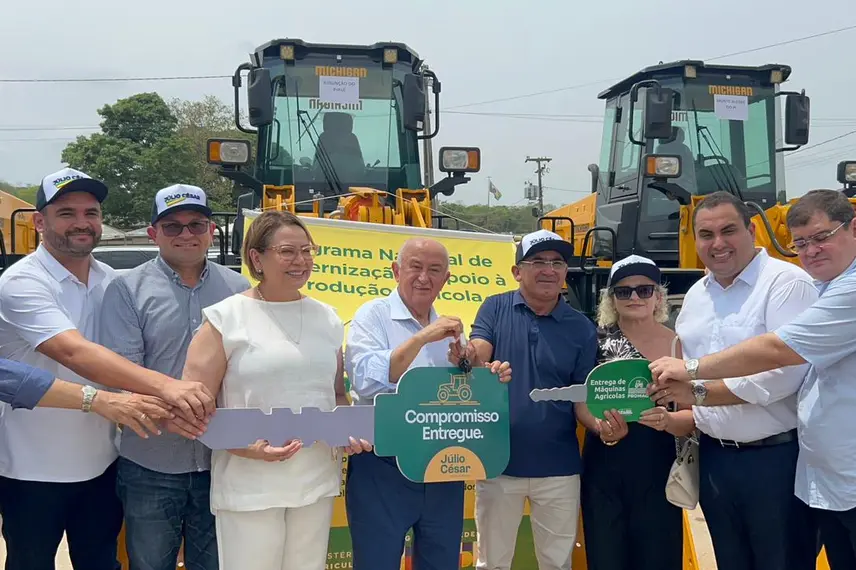 Municípios do Piauí recebem máquinas do PROMAQ para fortalecer infraestrutura