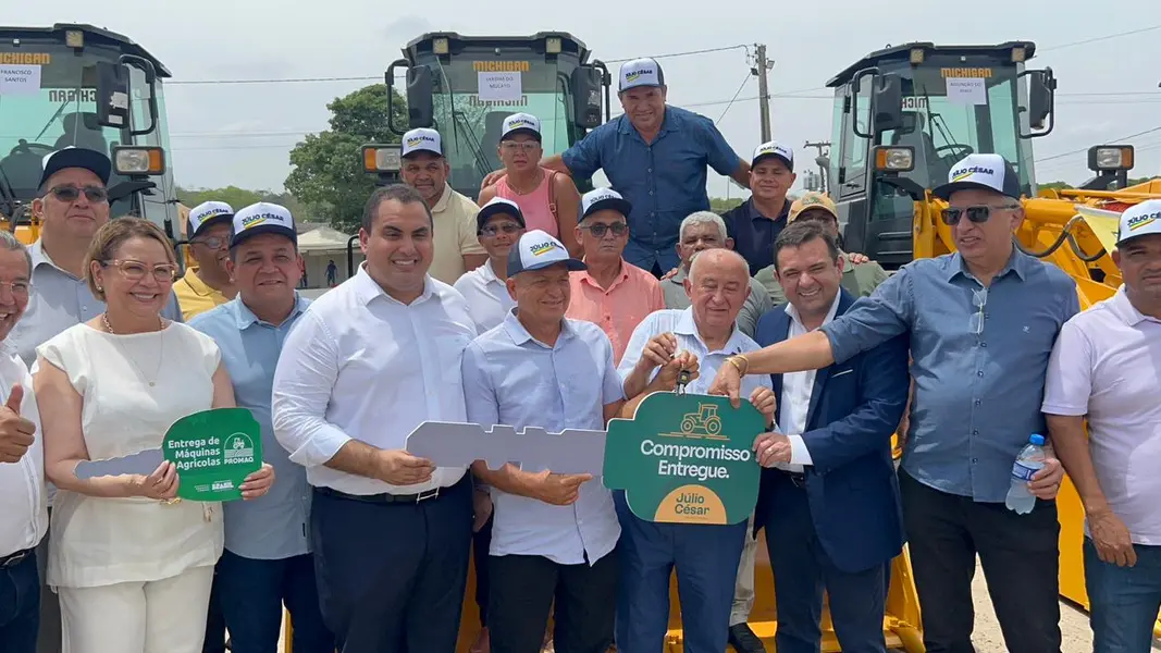 Municípios do Piauí recebem máquinas do PROMAQ para fortalecer infraestrutura