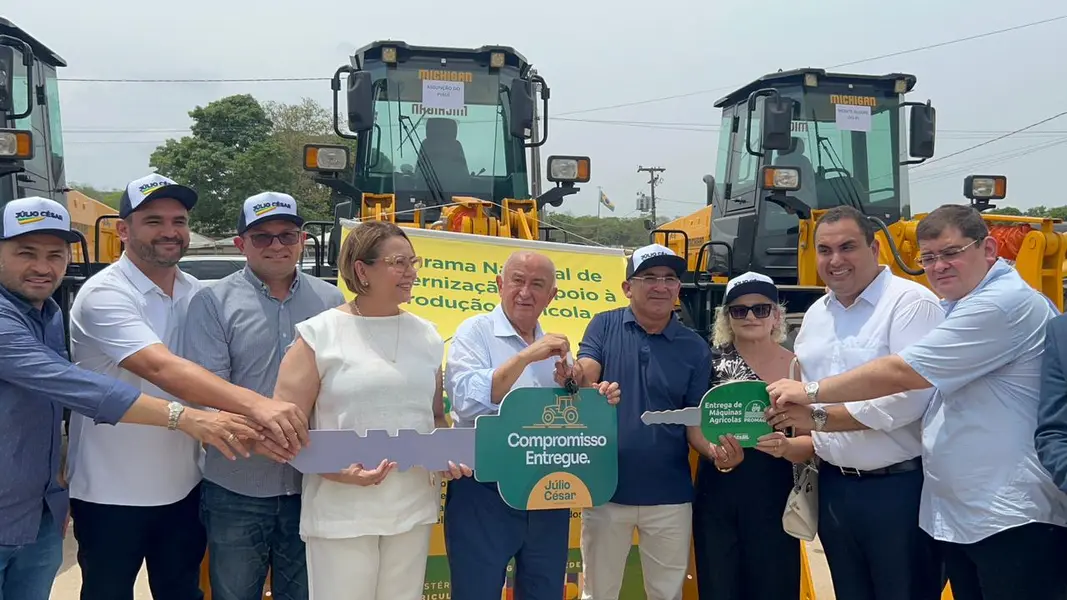 Municípios do Piauí recebem máquinas do PROMAQ para fortalecer infraestrutura