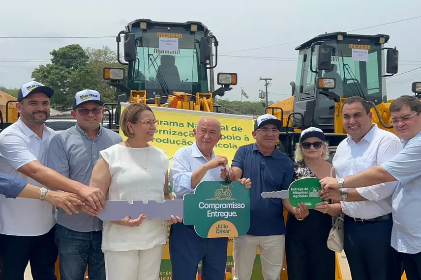 Municípios do Piauí recebem máquinas do PROMAQ para fortalecer infraestrutura