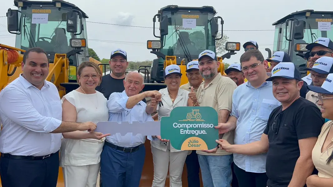 Municípios do Piauí recebem máquinas do PROMAQ para fortalecer infraestrutura