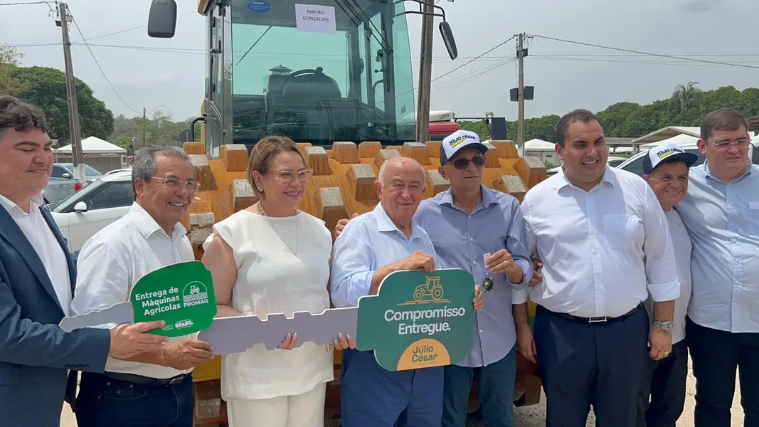 Municípios do Piauí recebem máquinas do PROMAQ para fortalecer infraestrutura
