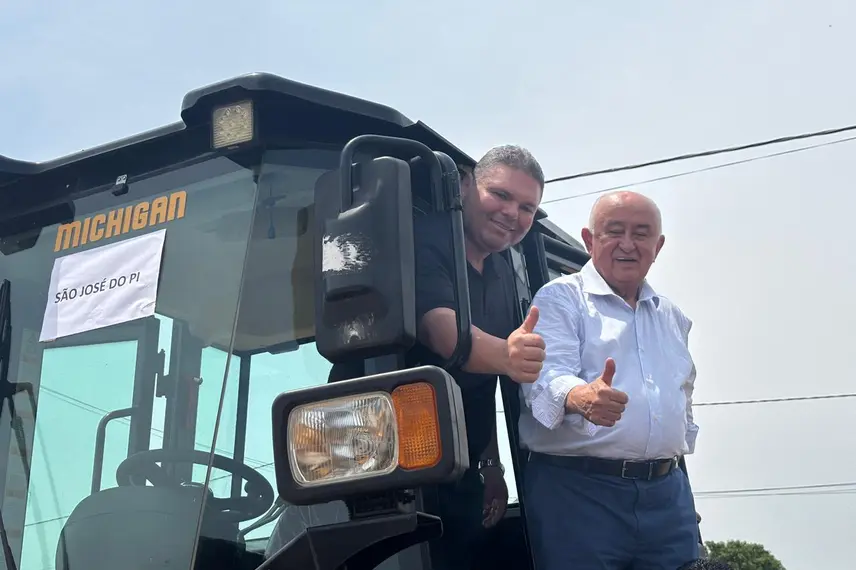 Municípios do Piauí recebem máquinas do PROMAQ para fortalecer infraestrutura