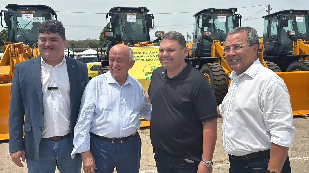 Municípios do Piauí recebem máquinas do PROMAQ para fortalecer infraestrutura