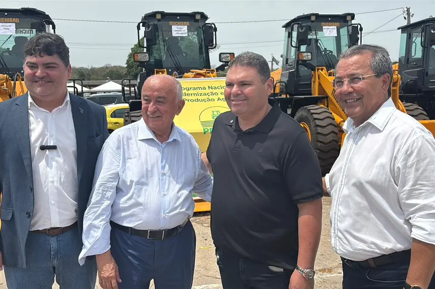 Municípios do Piauí recebem máquinas do PROMAQ para fortalecer infraestrutura