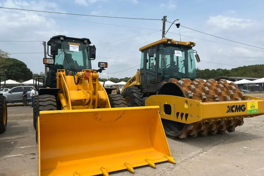 Municípios do Piauí recebem máquinas do PROMAQ para fortalecer infraestrutura