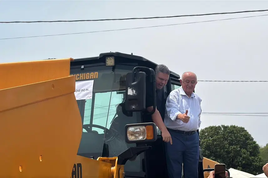 Municípios do Piauí recebem máquinas do PROMAQ para fortalecer infraestrutura