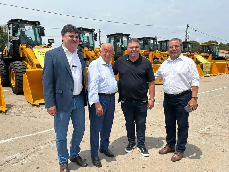 Municípios do Piauí recebem máquinas do PROMAQ para fortalecer infraestrutura