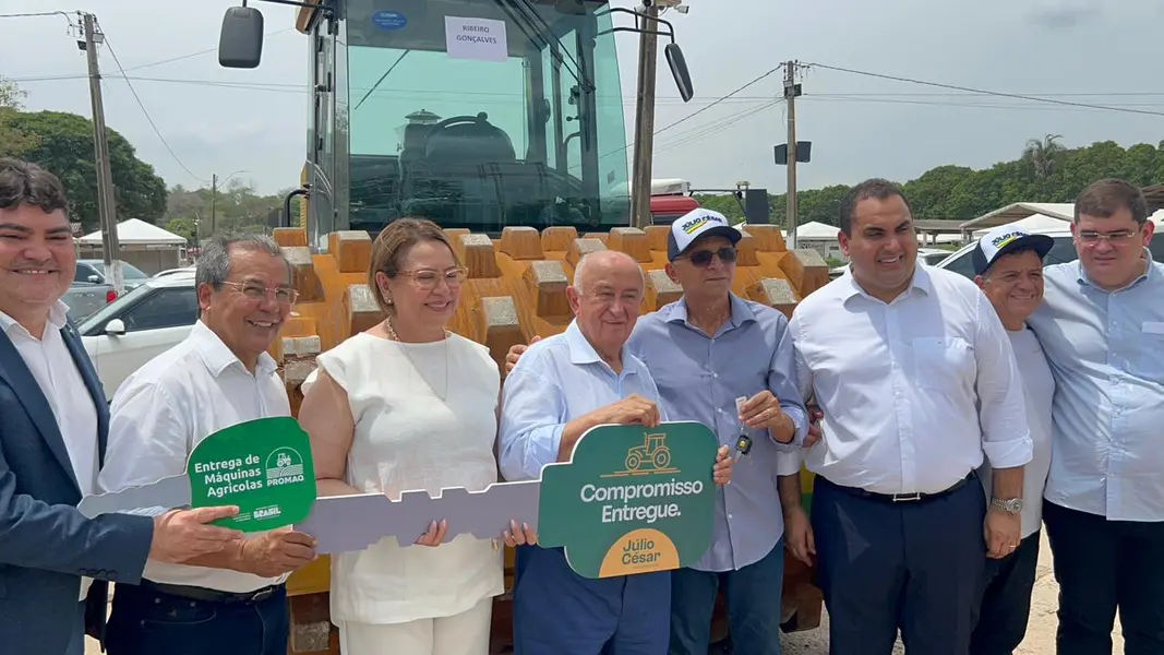 Municípios do Piauí recebem máquinas do PROMAQ para fortalecer infraestrutura