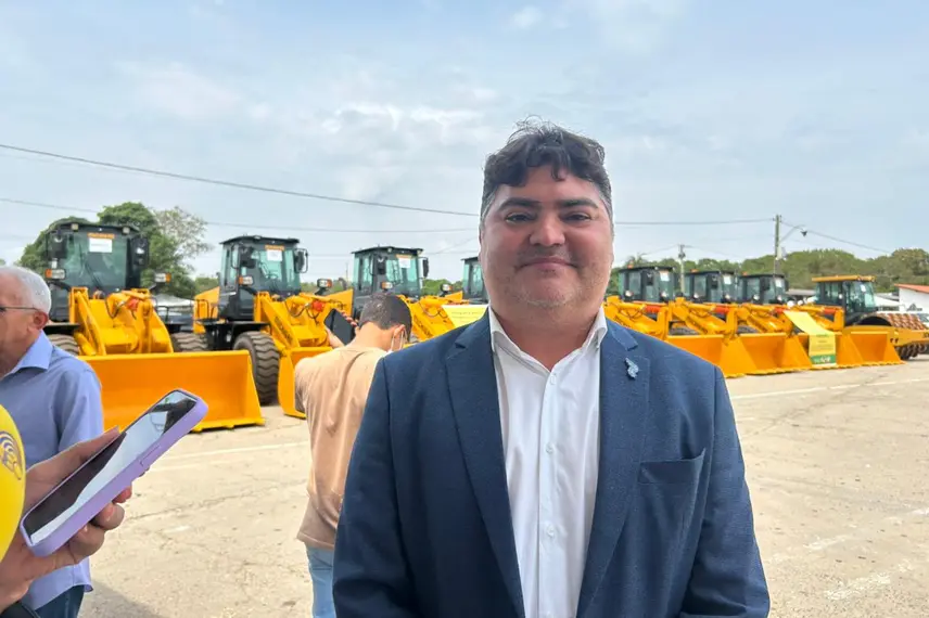 Municípios do Piauí recebem máquinas do PROMAQ para fortalecer infraestrutura