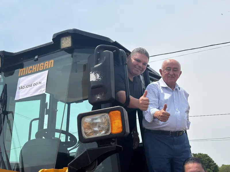 Municípios do Piauí recebem máquinas do PROMAQ para fortalecer infraestrutura