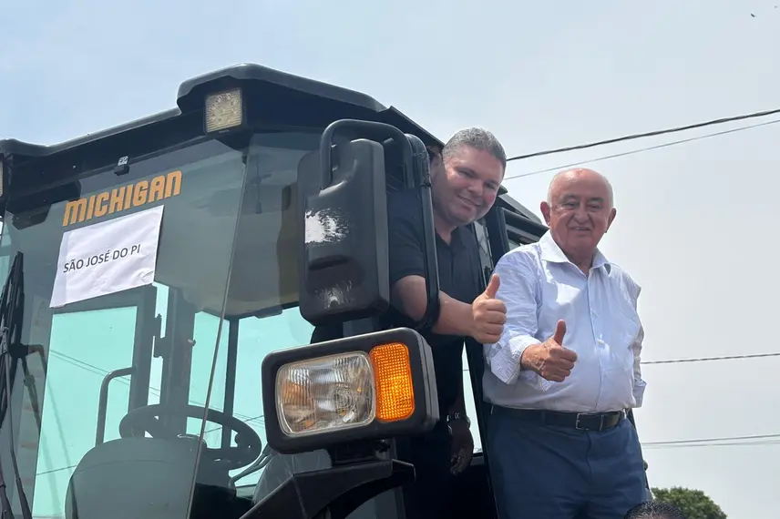 Municípios do Piauí recebem máquinas do PROMAQ para fortalecer infraestrutura