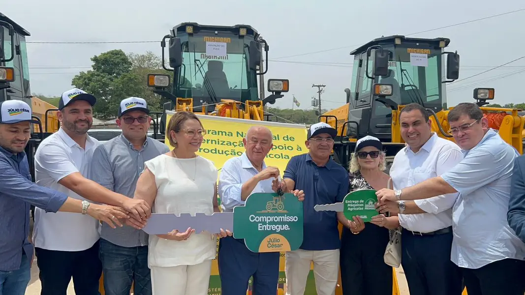 Municípios do Piauí recebem máquinas do PROMAQ para fortalecer infraestrutura