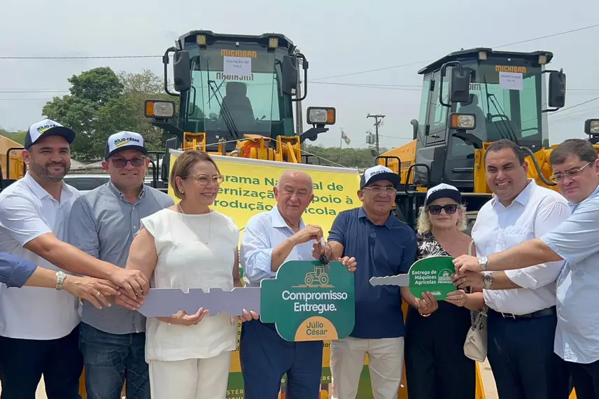 Municípios do Piauí recebem máquinas do PROMAQ para fortalecer infraestrutura