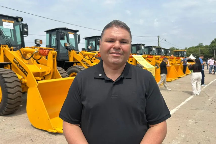 Municípios do Piauí recebem máquinas do PROMAQ para fortalecer infraestrutura