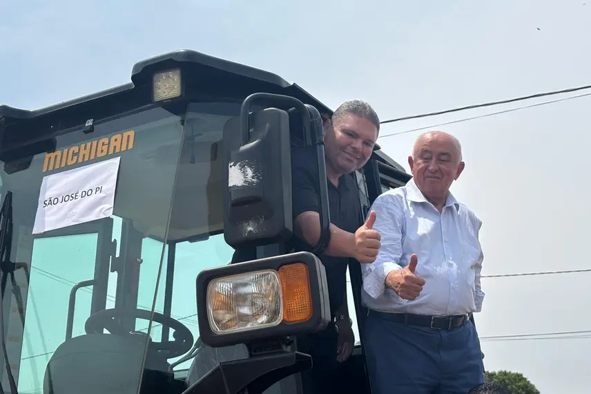 Municípios do Piauí recebem máquinas do PROMAQ para fortalecer infraestrutura