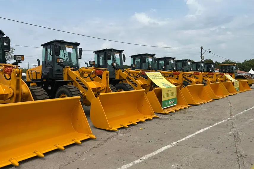 Municípios do Piauí recebem máquinas do PROMAQ para fortalecer infraestrutura