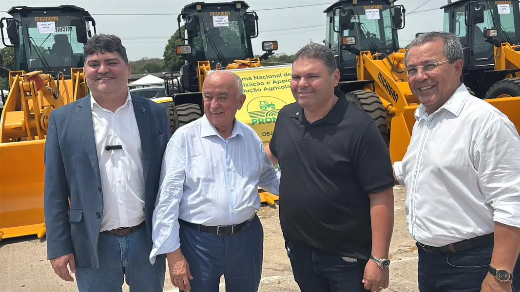 Municípios do Piauí recebem máquinas do PROMAQ para fortalecer infraestrutura