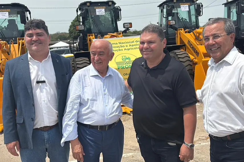Municípios do Piauí recebem máquinas do PROMAQ para fortalecer infraestrutura