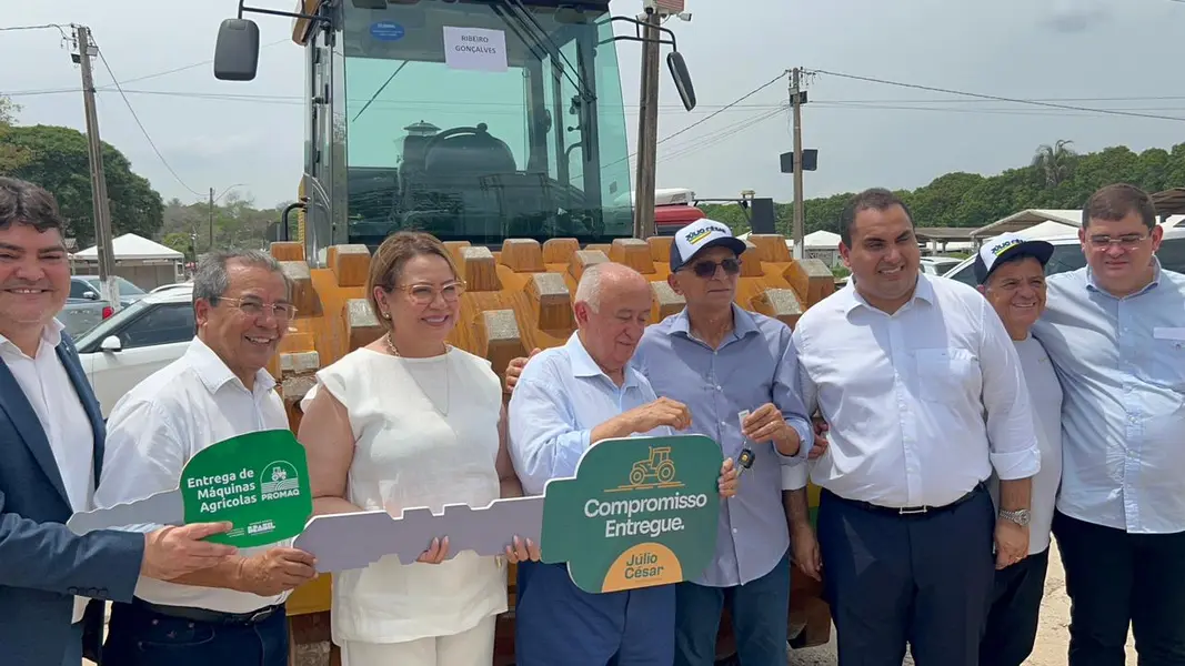 Municípios do Piauí recebem máquinas do PROMAQ para fortalecer infraestrutura