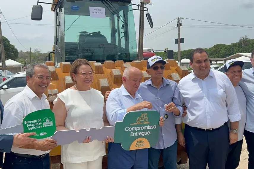 Municípios do Piauí recebem máquinas do PROMAQ para fortalecer infraestrutura