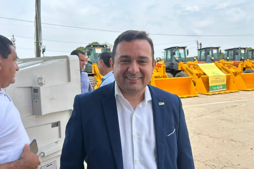 Municípios do Piauí recebem máquinas do PROMAQ para fortalecer infraestrutura