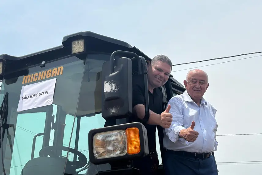 Municípios do Piauí recebem máquinas do PROMAQ para fortalecer infraestrutura