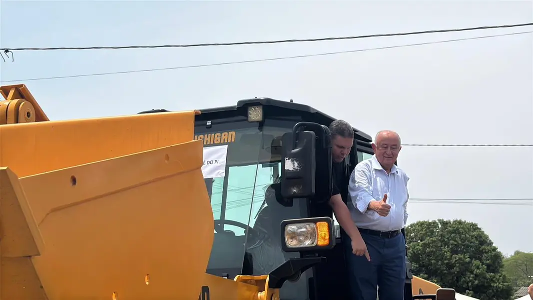 Municípios do Piauí recebem máquinas do PROMAQ para fortalecer infraestrutura