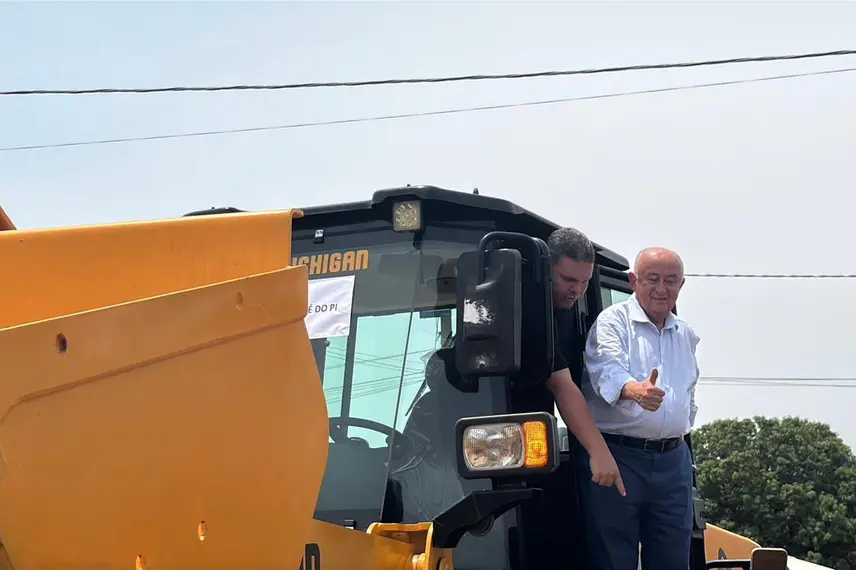 Municípios do Piauí recebem máquinas do PROMAQ para fortalecer infraestrutura