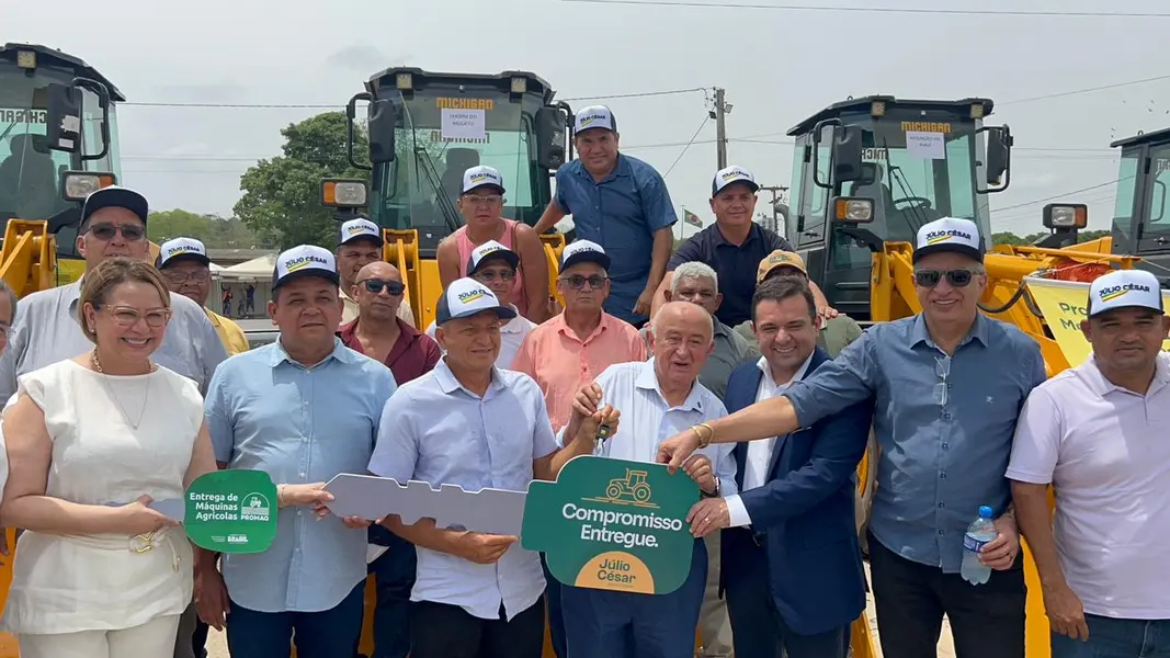 Municípios do Piauí recebem máquinas do PROMAQ para fortalecer infraestrutura