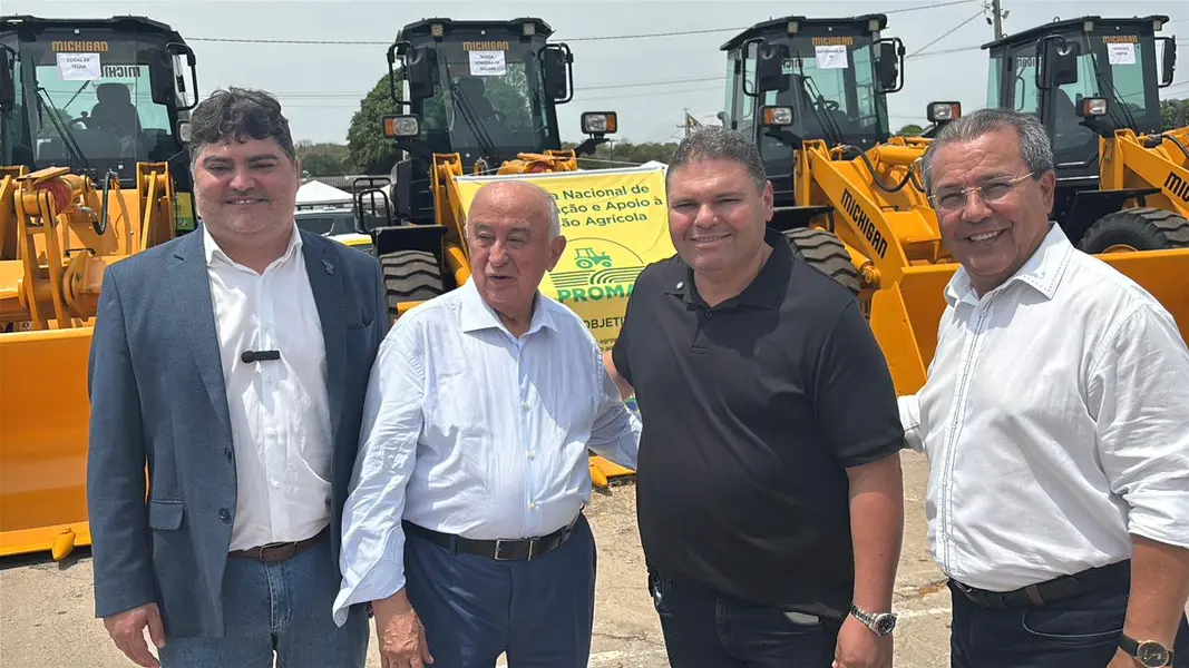 Municípios do Piauí recebem máquinas do PROMAQ para fortalecer infraestrutura