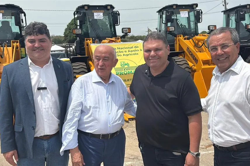 Municípios do Piauí recebem máquinas do PROMAQ para fortalecer infraestrutura