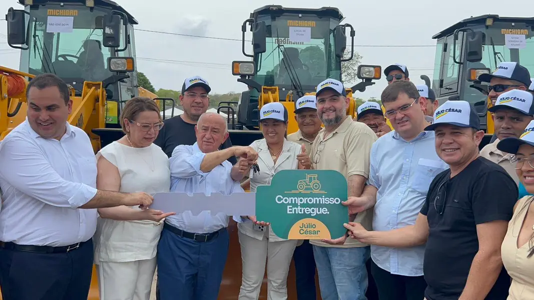 Municípios do Piauí recebem máquinas do PROMAQ para fortalecer infraestrutura