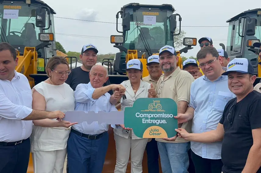 Municípios do Piauí recebem máquinas do PROMAQ para fortalecer infraestrutura