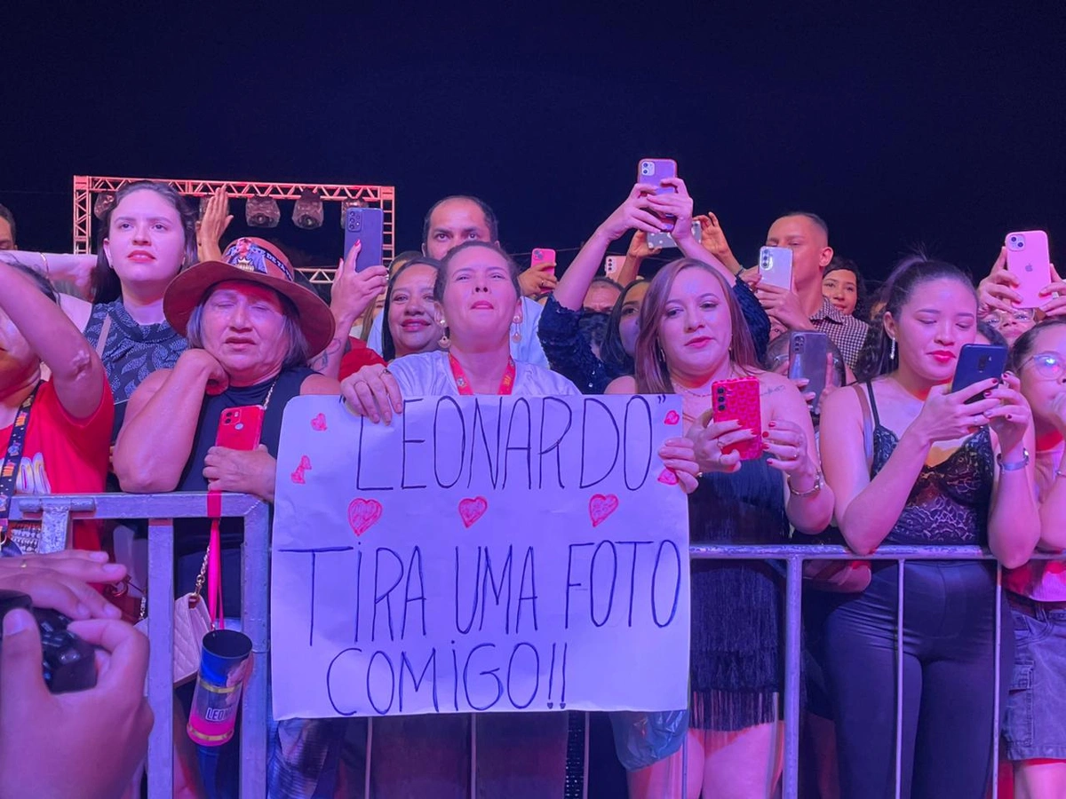 O show de Leonardo na Expoapi contou com muita emoção