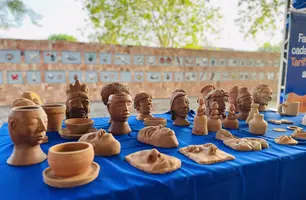 Oficina de cerâmica capacita mulheres no Polo Cerâmico do Poty Velho (Foto: Reprodução)