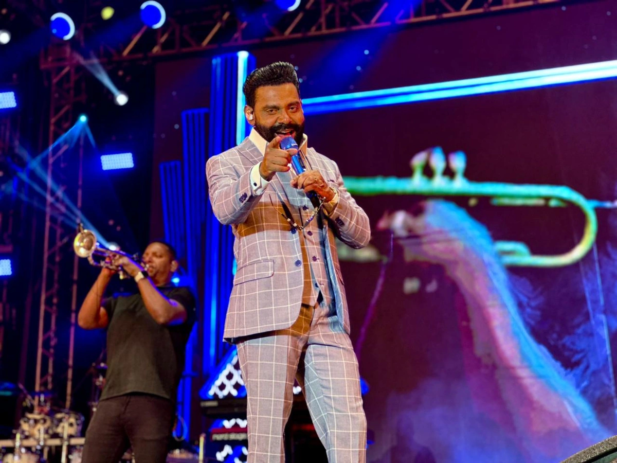 Pablo leva sofrência para grande público na última noite de shows da 74ª Expoapi