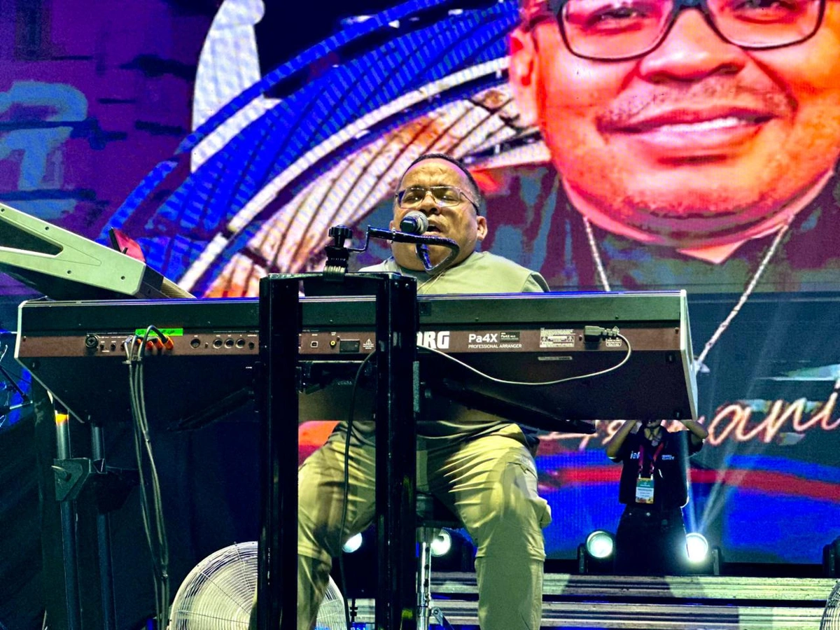 Pablo leva sofrência para grande público na última noite de shows da 74ª Expoapi