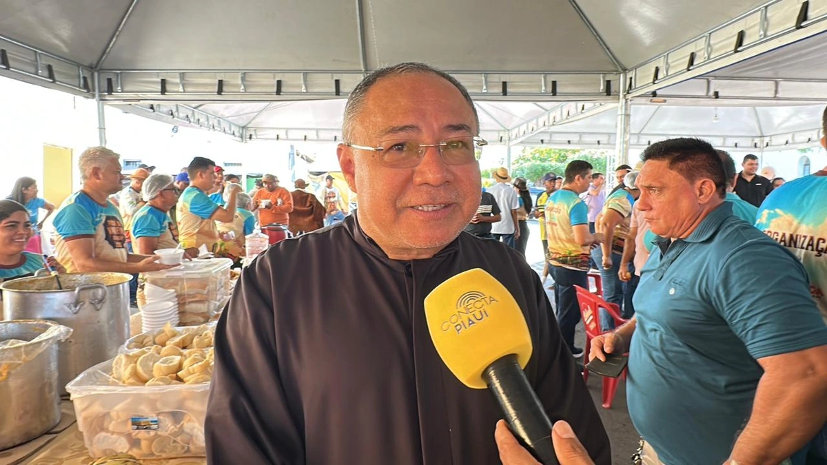 Padre Luís gomes celebrou a benção dos pães