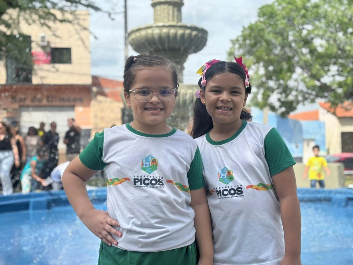 Picos ganha brinquedopraça reformada e crianças terão novo espaço de socialização